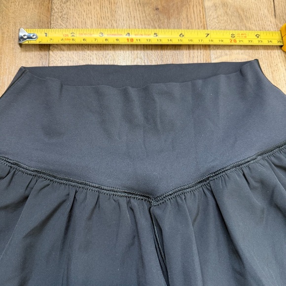 OFFLINE By Aerie Real Me Crossover Flowy Short Black Size XSmall - Picture 11 of 14